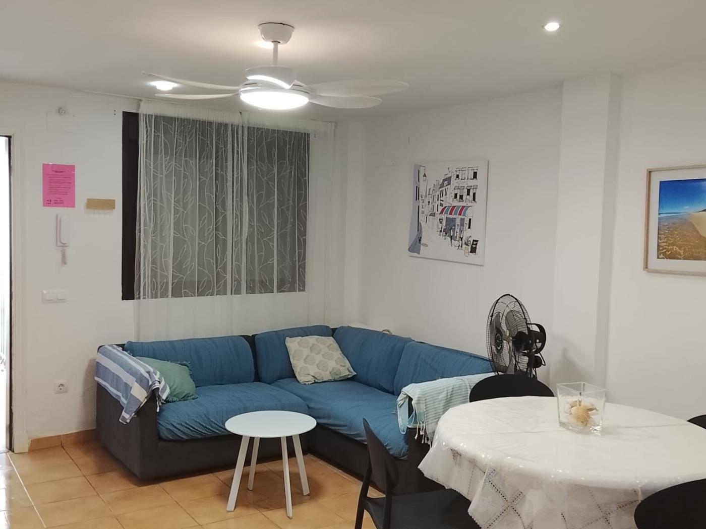 Apartamento -
                                Zahara De Los Atunes -
                                2 dormitorios -
                                4 ocupantes
